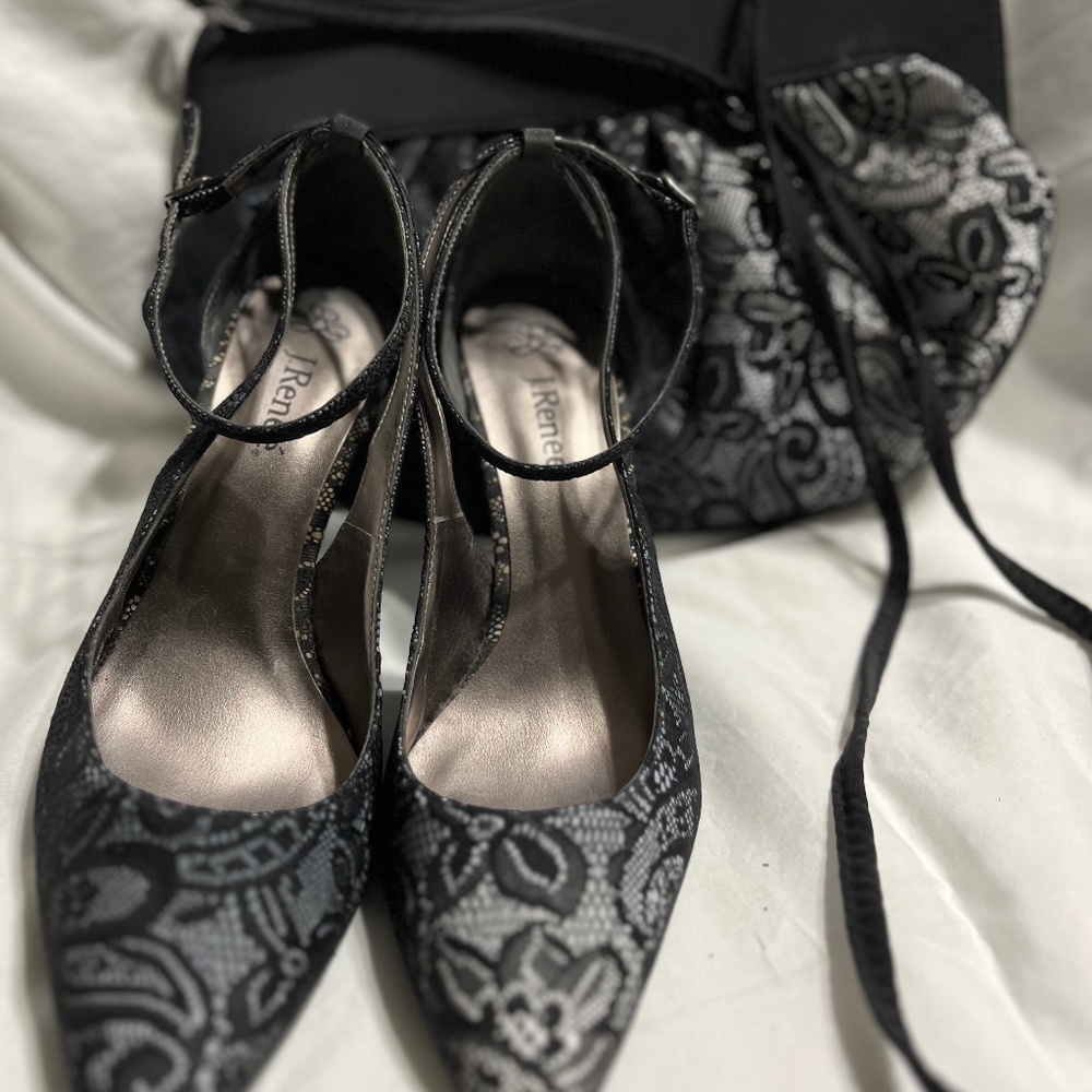 J Renee shoes, size 9, with matching pocketbook, good used condition.